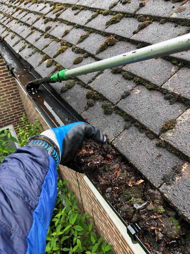 Traditional gutter cleaning in Reading and surrounding areas